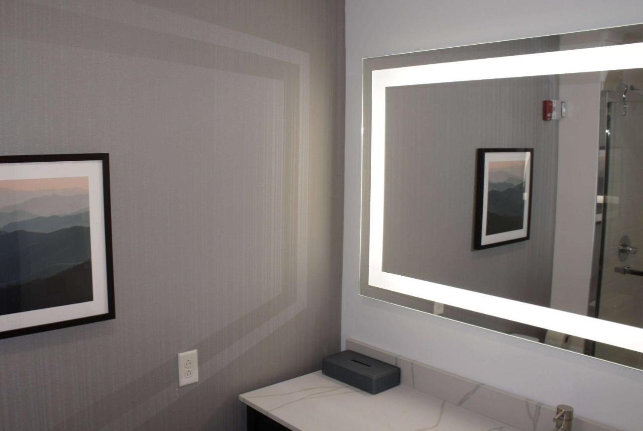 La Quinta Inn & Suites By Wyndham Manchester - Arnold Afb Kültér fotó