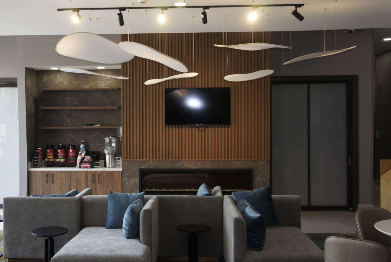 La Quinta Inn & Suites By Wyndham Manchester - Arnold Afb Kültér fotó