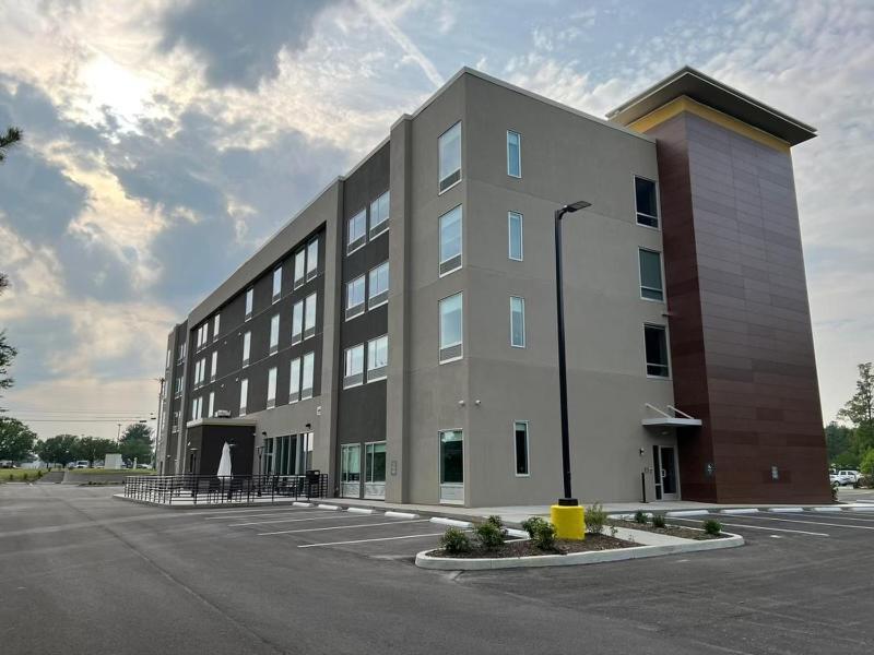 La Quinta Inn & Suites By Wyndham Manchester - Arnold Afb Kültér fotó